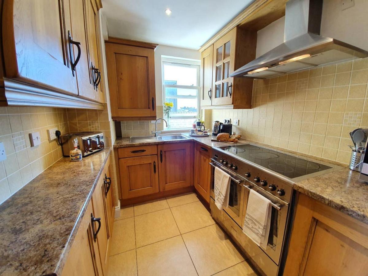 Stylish Flat In Central Tenby & Free Parking Bagian luar foto