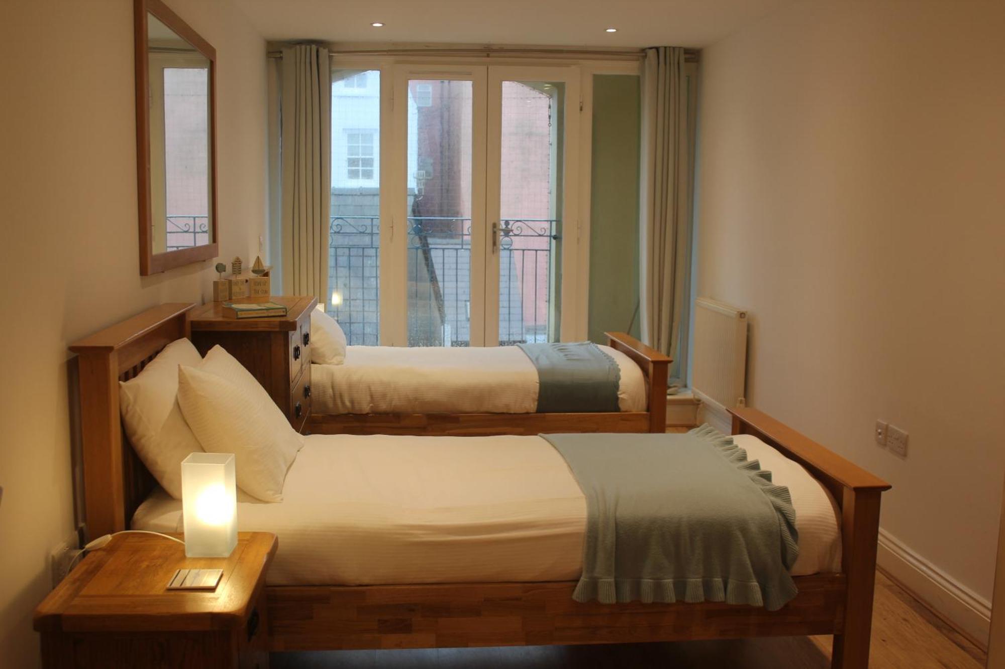 Stylish Flat In Central Tenby & Free Parking Bagian luar foto
